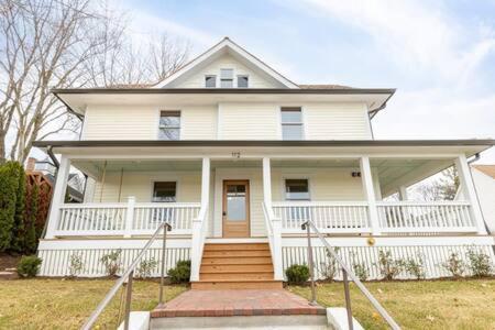 Downtown Luxury Farmhouse Apartment #4 West Dundee Exterior photo