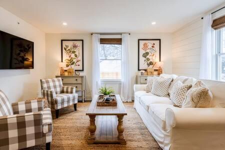 Downtown Luxury Farmhouse Apartment #4 West Dundee Exterior photo